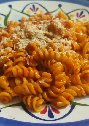 Una foto de Fideos con salsa vegana de morrones