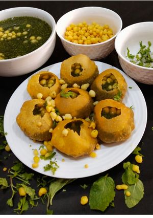 A picture of Pani Puri.