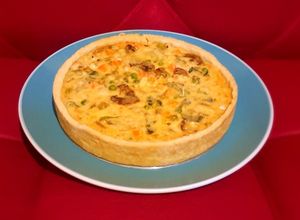 Una foto de Kuchen de pollo y verduras