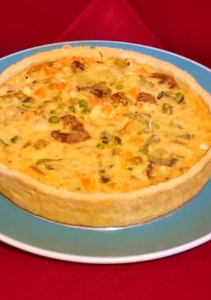 Una foto de Kuchen de pollo y verduras