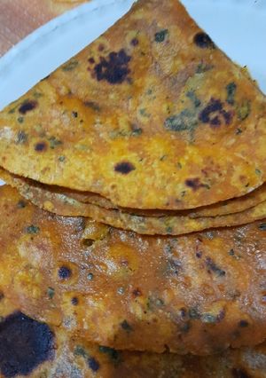 થેપલા (Thepla Recipe In Gujarati) રેસીપી મુખ્ય ફોટો