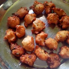 A picture of Urad dal ki pakode.