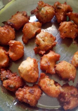 A picture of Urad dal ki pakode.