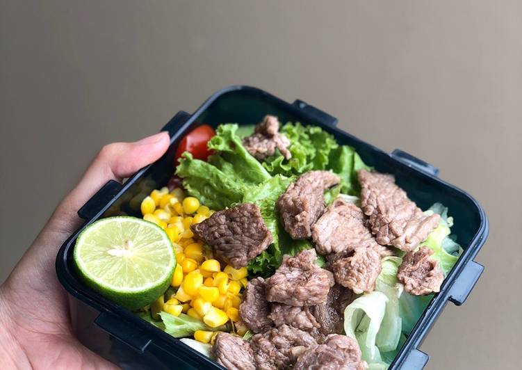 Bagaimana Menyiapkan Beef Salad with Sesame Dressing Menggugah Selera