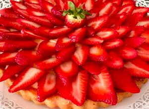 Foto di Crostata morbida crema al limoncello e fragole