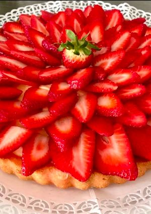 Foto di Crostata morbida crema al limoncello e fragole