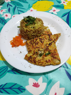 Una foto de Arroz Árabe y tortilla de zanahorias
