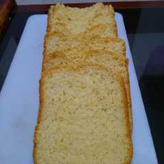 A picture of Roti tawar kopi chek hup white coffee.