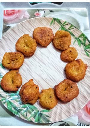 A picture of Cholar Daler Bora/ bengal gram fritters.
