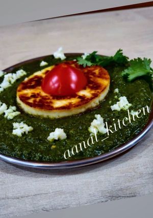 A picture of Palak paneer.