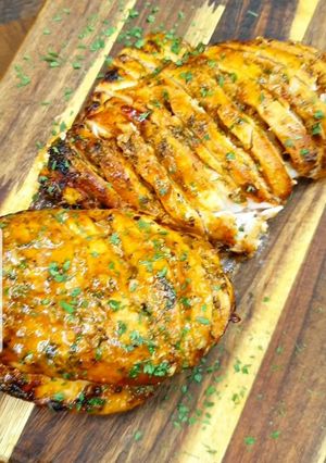 A picture of Lemon yogurt chicken breast in airfryer.