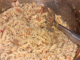 Wok con pollo y fideos