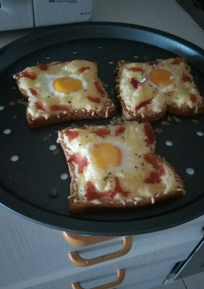Una foto de Tostada de huevo al horno