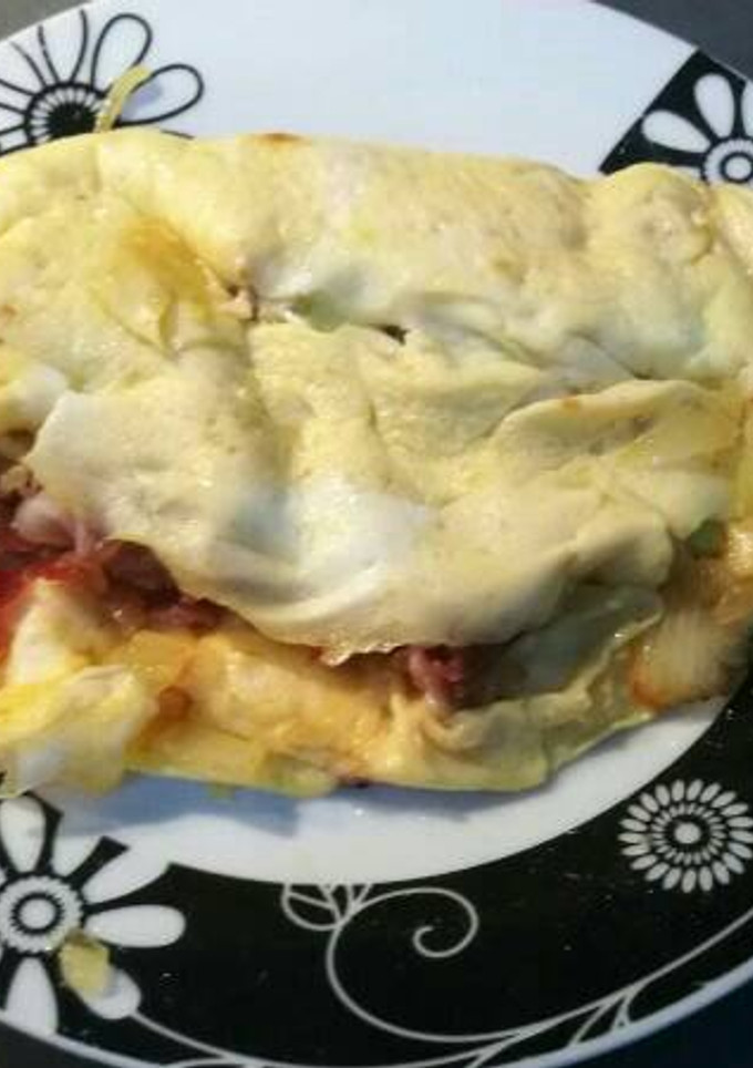 Una foto de 660. Tortilla de jamón y aguacate