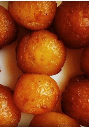 A picture of Gulab jamun.