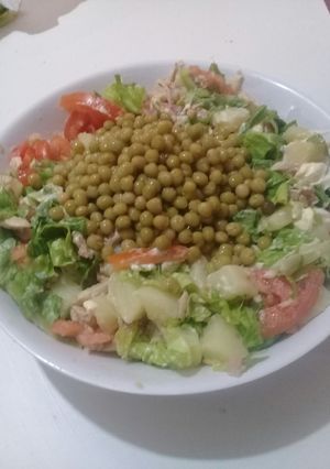 Una foto de Ensalada de Pollo♡🍗