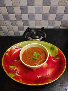 தக்காளி,பூண்டு சட்னி(tomato garlic chutney recipe in tamil) செய்முறை முக்கிய புகைப்படம்