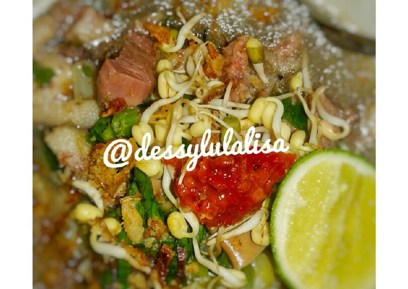 Soto daging plus ceker(menu anak)