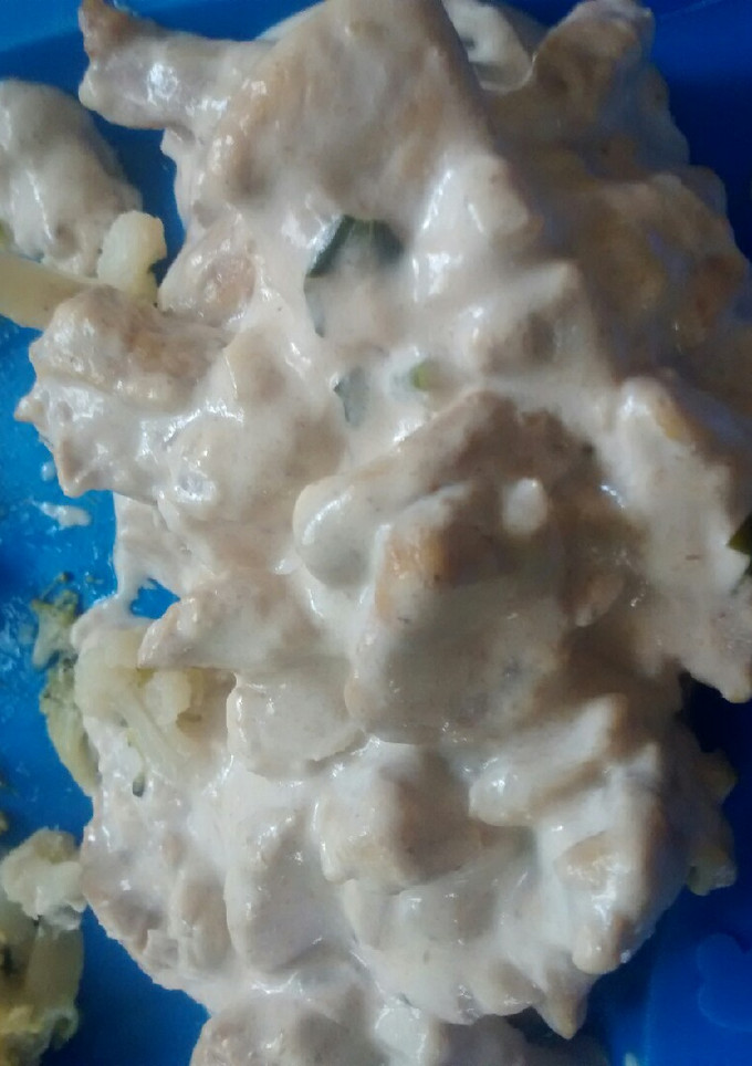 Una foto de Pollo en crema de queso parmesano