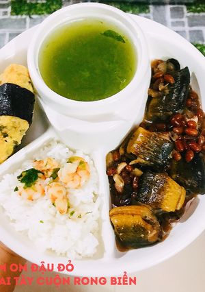 Hình của món Lươn om đậu đỏ.