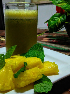 Una foto de Piña con Hierbabuena y Té con Limón!