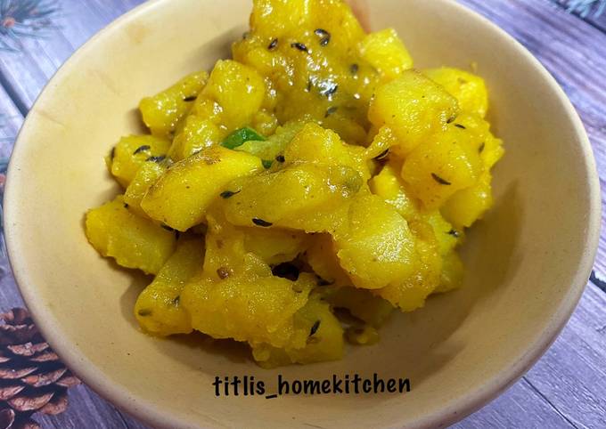 3 Spices- Jeera Aloo Sabzi Recipe by ayndrila dutta - Cookpad