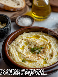 Una foto de Mojo de queso canario