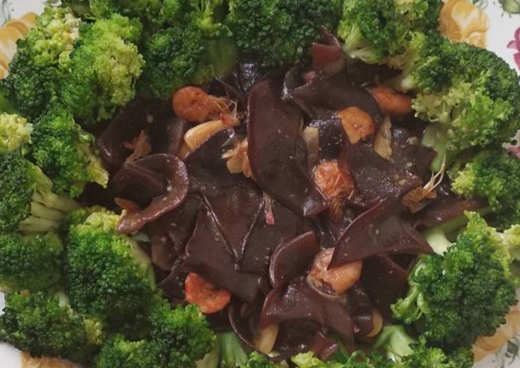Cara Gampang Menyiapkan Tumis Brokoli Jamur Udang yang Bisa Manjain Lidah