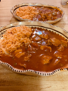 Una foto de Mole Rojo con Trocitos de puerco