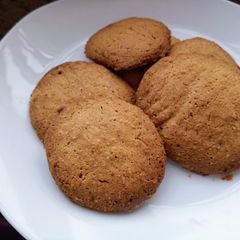 A picture of Peanut butter cookies.