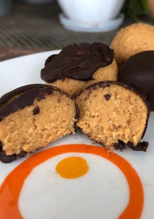 Una foto de Trufas express hechas con torta en taza💓
