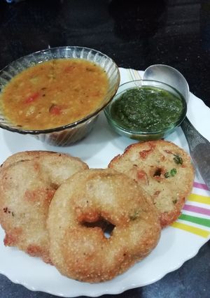 A picture of Ulundhu Vadai.