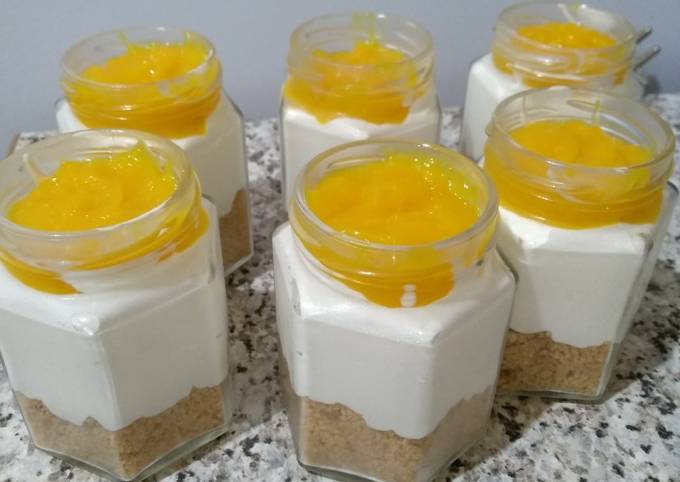 Lemon cheesecake in Jar