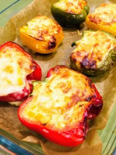 Una foto de Pimientos tricolor rellenos vegetarianos