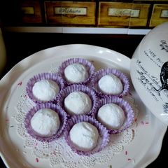 A picture of Snow Ball Cookies.
