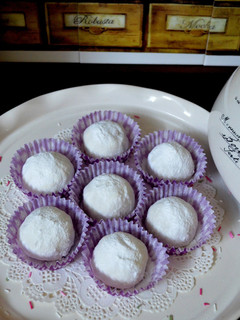 A picture of Snow Ball Cookies.