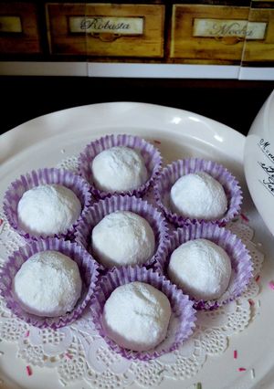 A picture of Snow Ball Cookies.