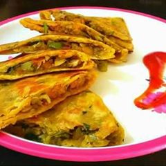 A picture of Dal Paratha with veg stuffing.