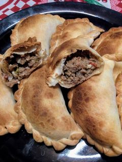 Una foto de Empanadas de Carne al Horno 😄😋👌