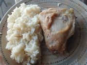 Una foto de pechugas de pollo al horno