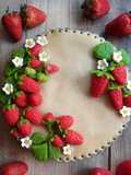Crostata decorata alle fragole