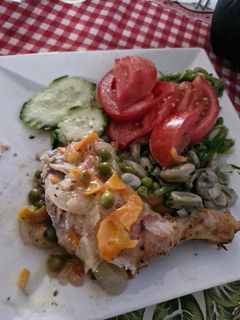 Una foto de Pollo Arvejado