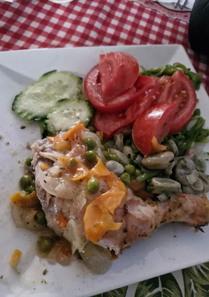 Una foto de Pollo Arvejado