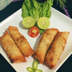 A picture of Chicken mince rolls.