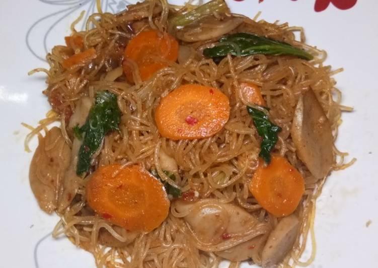 Cara Membuat Bihun Goreng Pedass Dengan Topping Sosis Dan Sayur Yang Nikmat