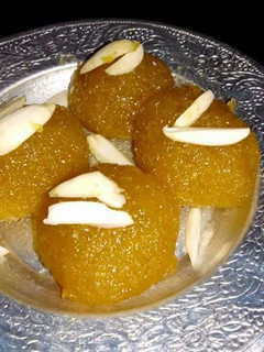 A picture of Mango coconut ladoo.