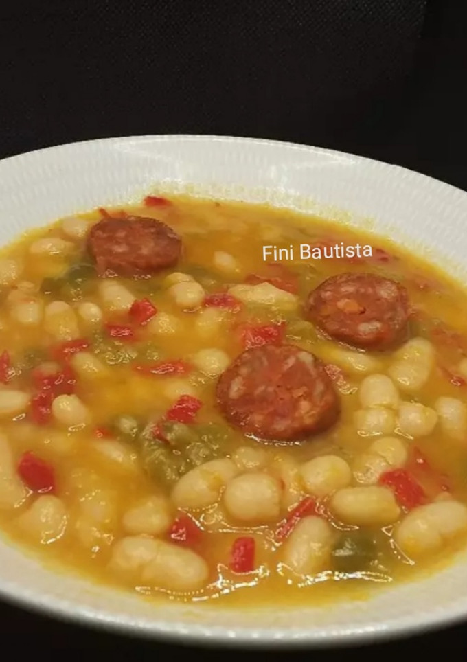 Una foto de Habichuelas o alubias con chorizo y pimiento