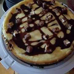 A picture of Snickers Cheesecake.