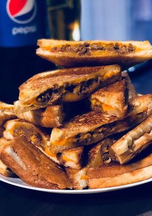 A picture of Beefy cheese melt.