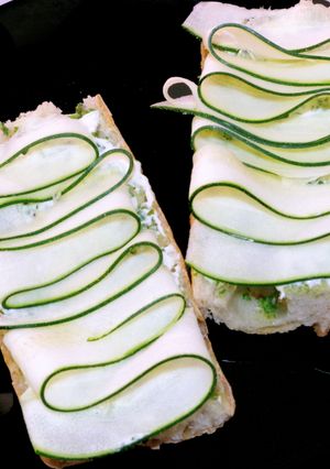 Une photo de Bruschettas courgette et ricotta